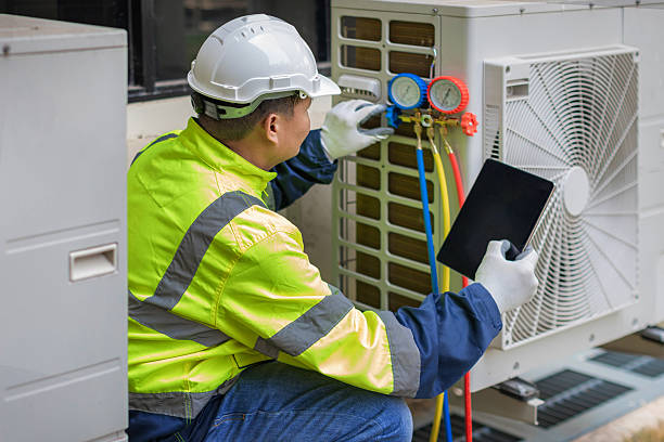 Professional Hvac technician working in Phoenix, MD
